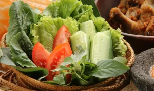 Manfaat Lalapan Bagi Kesehatan yang Wajib Anda Ketahui