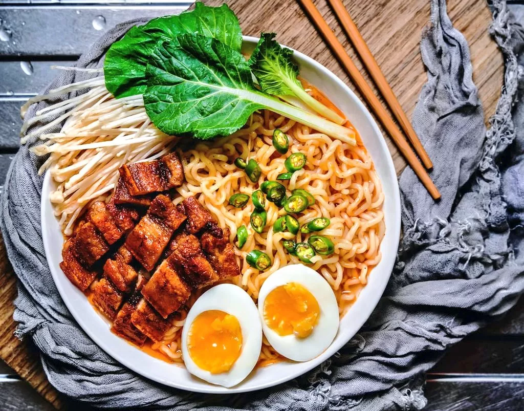 Mie Instan: Kenikmatan yang Menyimpan Bahaya bagi Kesehatan