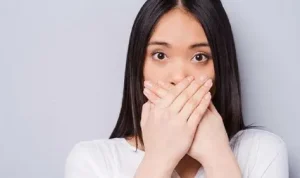 Penyebab Sendawa Berlebihan dan Cara Mengatasinya