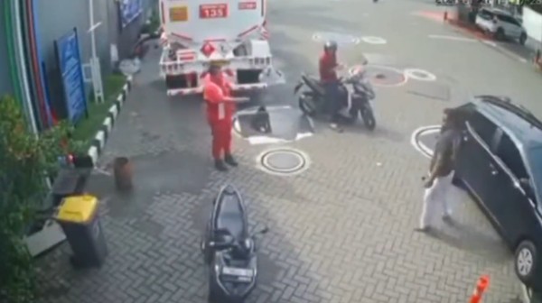 Petugas SPBU Dikeroyok Pengendara yang Merokok di Area Pom Bensin