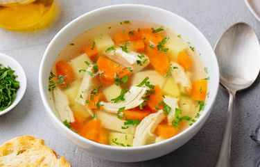 Pilihan Makanan untuk Radang Tenggorokan yang Baik dan Bermanfaat