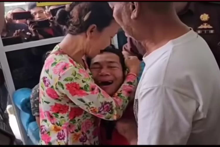 Resmi Ditahan, Tangis Agus Pecah di Lapas Kuripan
