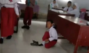 Siswa SD Dihukum Belajar di Lantai Karena Belum Bayar SPP