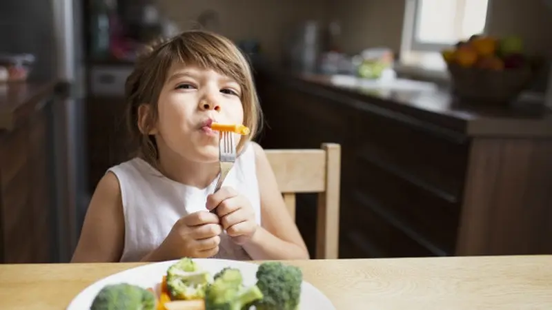 Tips Membiasakan Anak Sarapan Pagi untuk Tumbuh Kembang yang Optimal