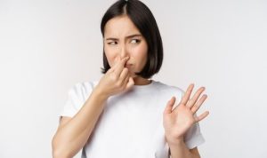 Tips Mengatasi Bau Mulut Tak Sedap Agar Percaya Diri Kembali