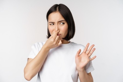 Tips Mengatasi Bau Mulut Tak Sedap Agar Percaya Diri Kembali