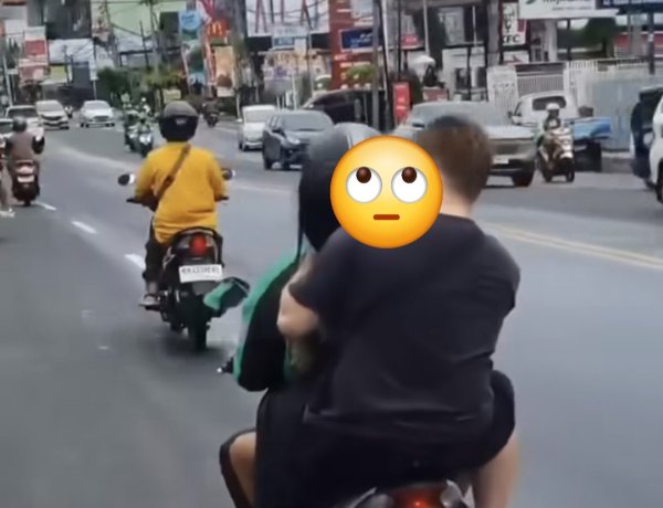 Viral! Video Ojek Online Bawa WNA dan Pasangannya Bermesraan di Motor