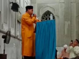 Viral Video Qori Meninggal Dunia Saat Membaca Al-Quran di Peringatan Isra Mi'raj