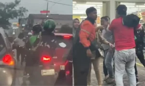 Viral di Bekasi, Pengemudi Mobil Daihatsu Ayla Lawan Arah dan Mengeroyok Pengendara Motor