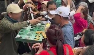 Wali Kota Solo Teguh Prakosa Borong Telur Gulung Seharga Rp800 Ribu, Video Viral!
