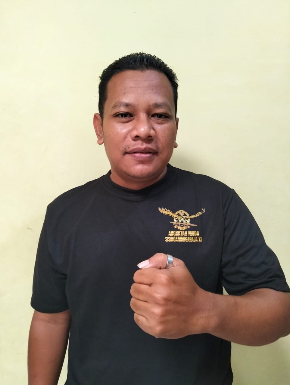 Ketua Angkatan Muda Sisingamangaraja XII Medan Johor,Sesalkan Oknum Guru Yg menghukum Siswanya belajar dilantai gara2 tidak membayar uang sekolah,dan Meminta Oknum Guru tersebut segera dipecat