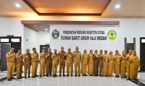 Penjabat (Pj) Sekretaris Daerah Provinsi (Sekdaprov) Sumatera Utara (Sumut) Muhammad Armand Effendy Pohan memimpin Apel Pagi di Halaman Kantor Rumah Sakit Umum Haji di Jalan R.S Umum Haji Nomor 47 Medan, Senin (20/1/2025).