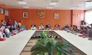 RDP Komisi III DPRD Medan, pedagang dan PUD Pasar Medan di Gedung Dewan, Senin (20/1/2025). BP/erwan