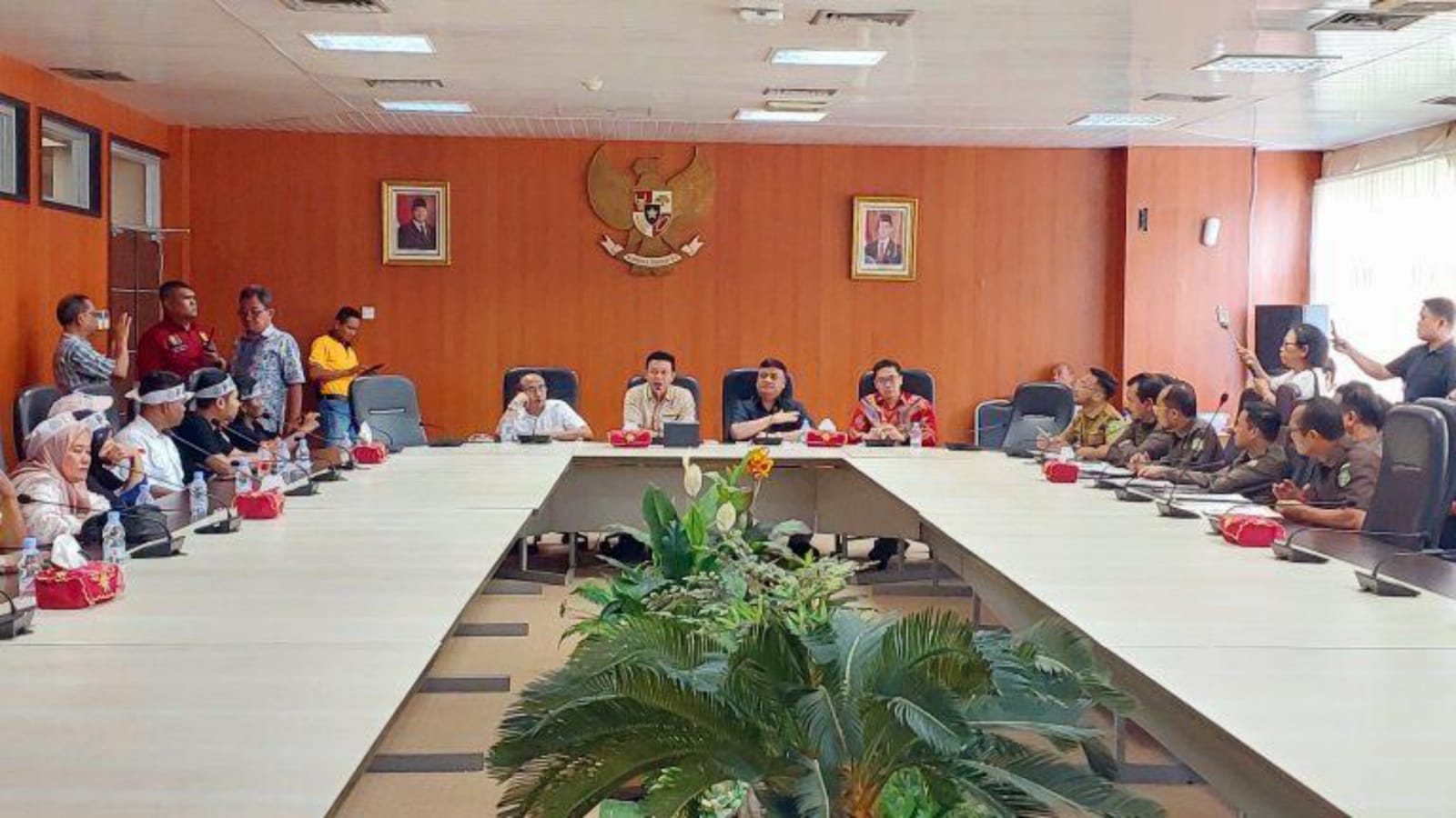 RDP Komisi III DPRD Medan, pedagang dan PUD Pasar Medan di Gedung Dewan, Senin (20/1/2025). BP/erwan