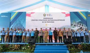 Teks foto : Pj Gubernur Sumatera Utara (Sumut) Agus Fatoni bersama Forkopimda Sumut, Forkopimda Kabupaten Asahan dan Toba, serta para petinggi PLN mengikuti secara daring peresmian Pembangkit Listrik Tenaga Air (PLTA) Asahan 3 di kawasan Intake Weir PLTA Asahan 3 Desa Tangga, Aek Songsongan Kabupaten Asahan.(Istimewa)