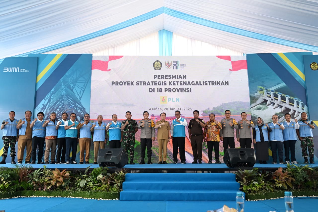 Teks foto : Pj Gubernur Sumatera Utara (Sumut) Agus Fatoni bersama Forkopimda Sumut, Forkopimda Kabupaten Asahan dan Toba, serta para petinggi PLN mengikuti secara daring peresmian Pembangkit Listrik Tenaga Air (PLTA) Asahan 3 di kawasan Intake Weir PLTA Asahan 3 Desa Tangga, Aek Songsongan Kabupaten Asahan.(Istimewa)
