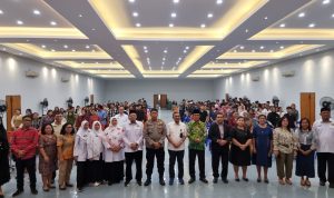 Kepala Dinas (Kadis) Komunikasi dan Informatika (Kominfo) Provinsi Sumatera Utara (Sumut) Ilyas Sitorus menghadiri acara seminar nasional bertajuk ‘Bahaya dan Dapak Judi Online Bagi Generasi Muda Bangsa’, yang diselenggarakan Penyuluh Agama Islam PPPK Kementerian Agama Kota Medan, di Kampus Universitas Mandiri Bina Prestasi (MBP).(Istimewa)