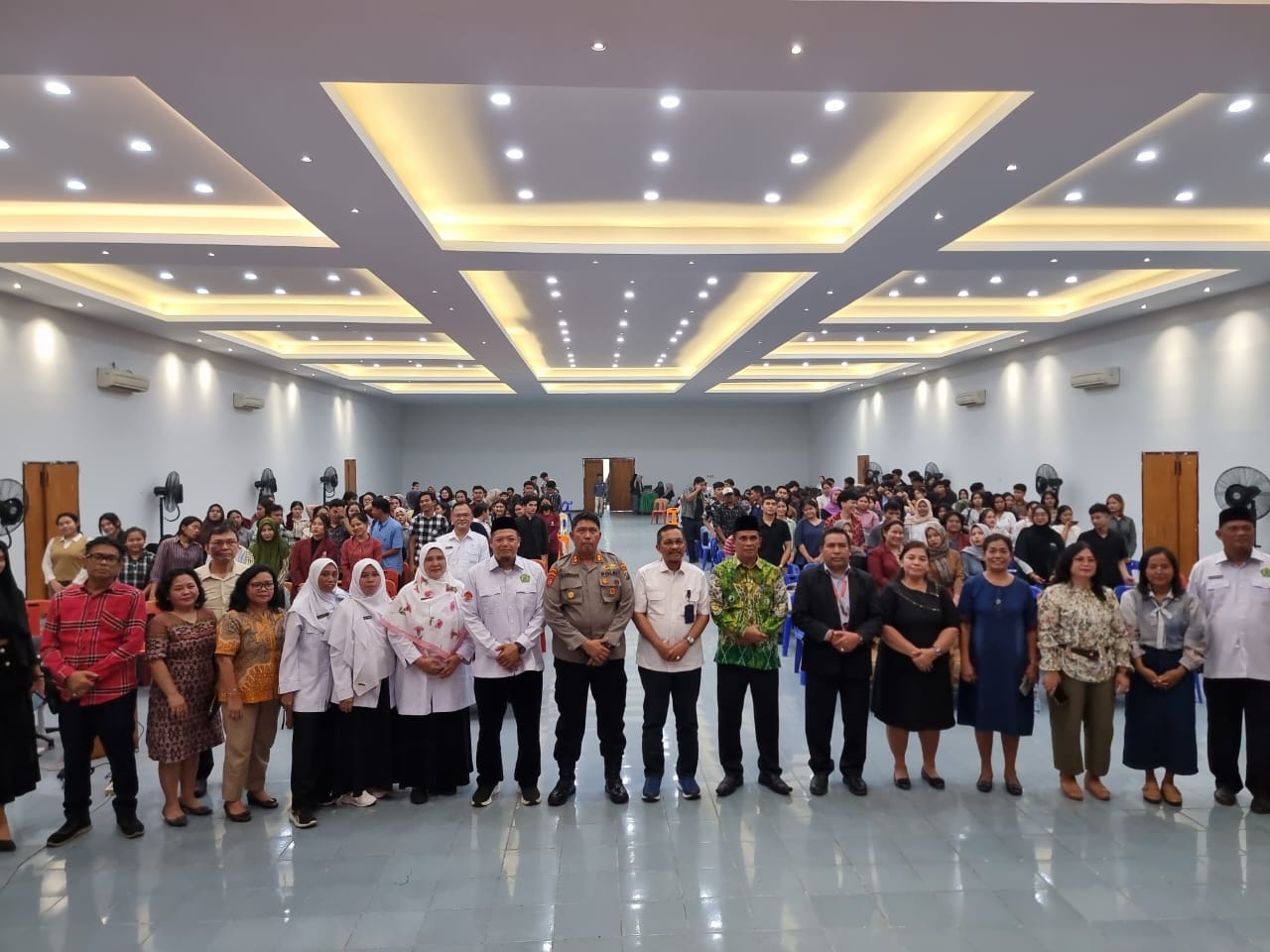 Kepala Dinas (Kadis) Komunikasi dan Informatika (Kominfo) Provinsi Sumatera Utara (Sumut) Ilyas Sitorus menghadiri acara seminar nasional bertajuk ‘Bahaya dan Dapak Judi Online Bagi Generasi Muda Bangsa’, yang diselenggarakan Penyuluh Agama Islam PPPK Kementerian Agama Kota Medan, di Kampus Universitas Mandiri Bina Prestasi (MBP).(Istimewa)