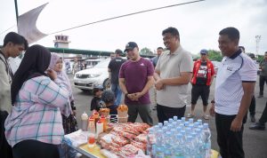 Wali Kota Medan Bobby Nasution saat menghadiri event Drag Race dan Drag Bike di ex Bandara Polonia Medan, Minggu (26/1/2025). BP/erwan