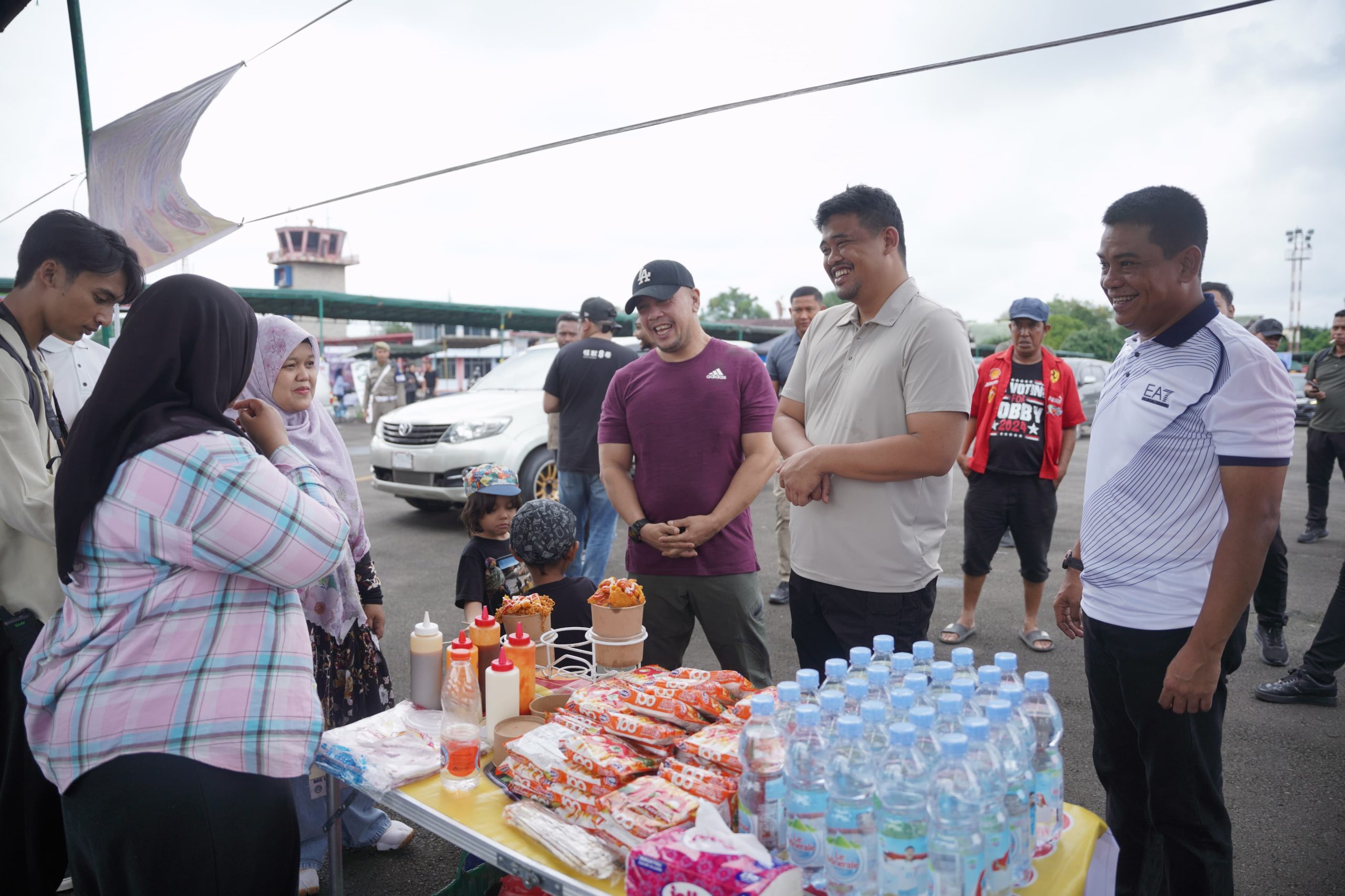 Wali Kota Medan Bobby Nasution saat menghadiri event Drag Race dan Drag Bike di ex Bandara Polonia Medan, Minggu (26/1/2025). BP/erwan