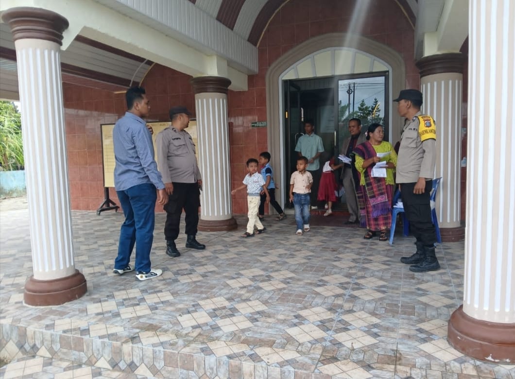 Personil Polresta Deli Serdang Pengamanan di gereja.(Istimewa)