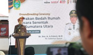 Penjabat (Pj) Gubernur Sumatera Utara (Sumut) Agus Fatoni melakukan Groundbreaking Ceremony Gerakan Bedah Rumah Serentak se-Sumatera Utara di Kecamatan Sei Lepan, Kabupaten Langkat, beberapa waktu yang lalu. (Istimewa)