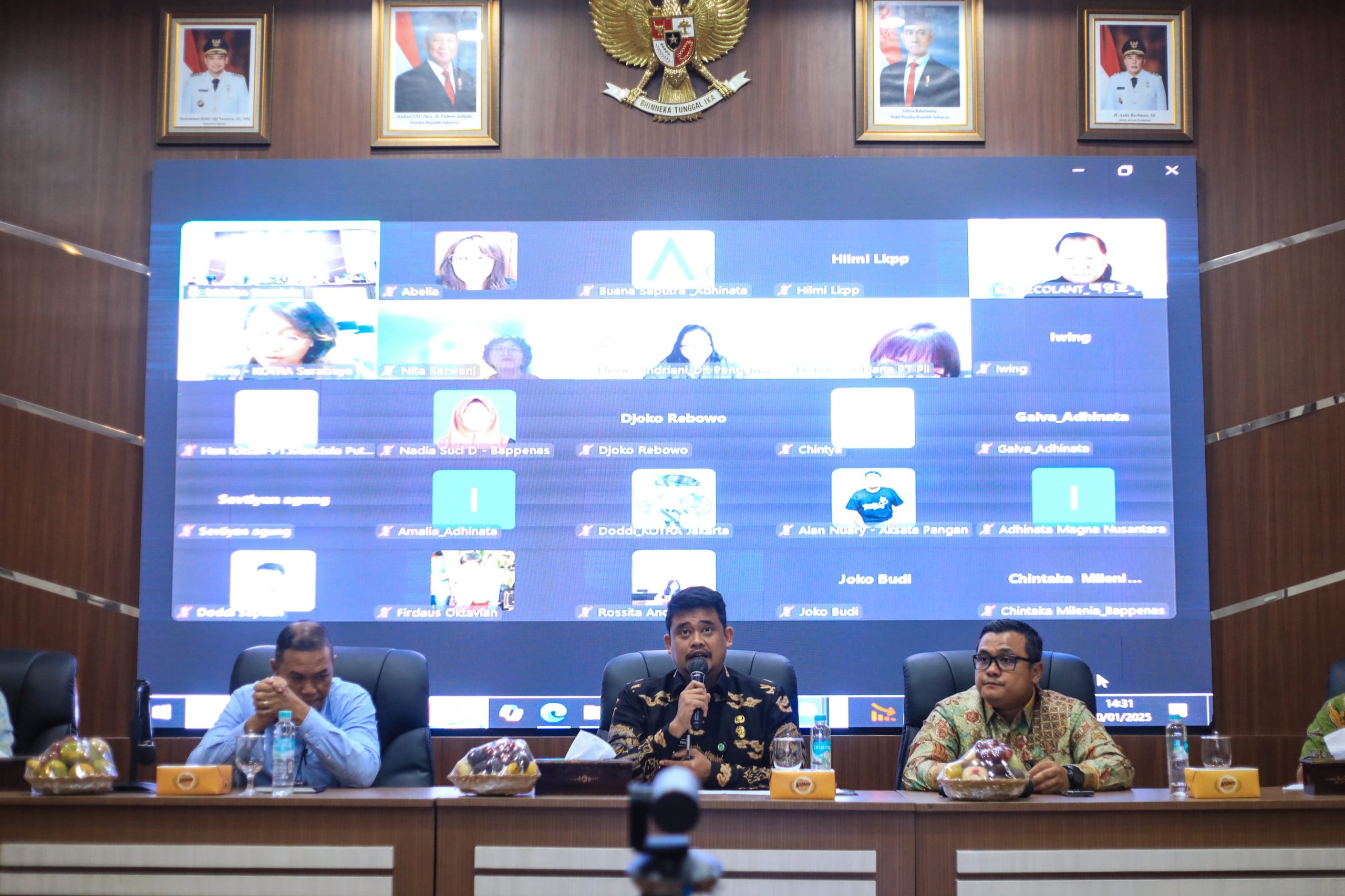 Konsultasi publik skema KPBU APJ melalui zoom di Balai Kota Medan. BP/erwan