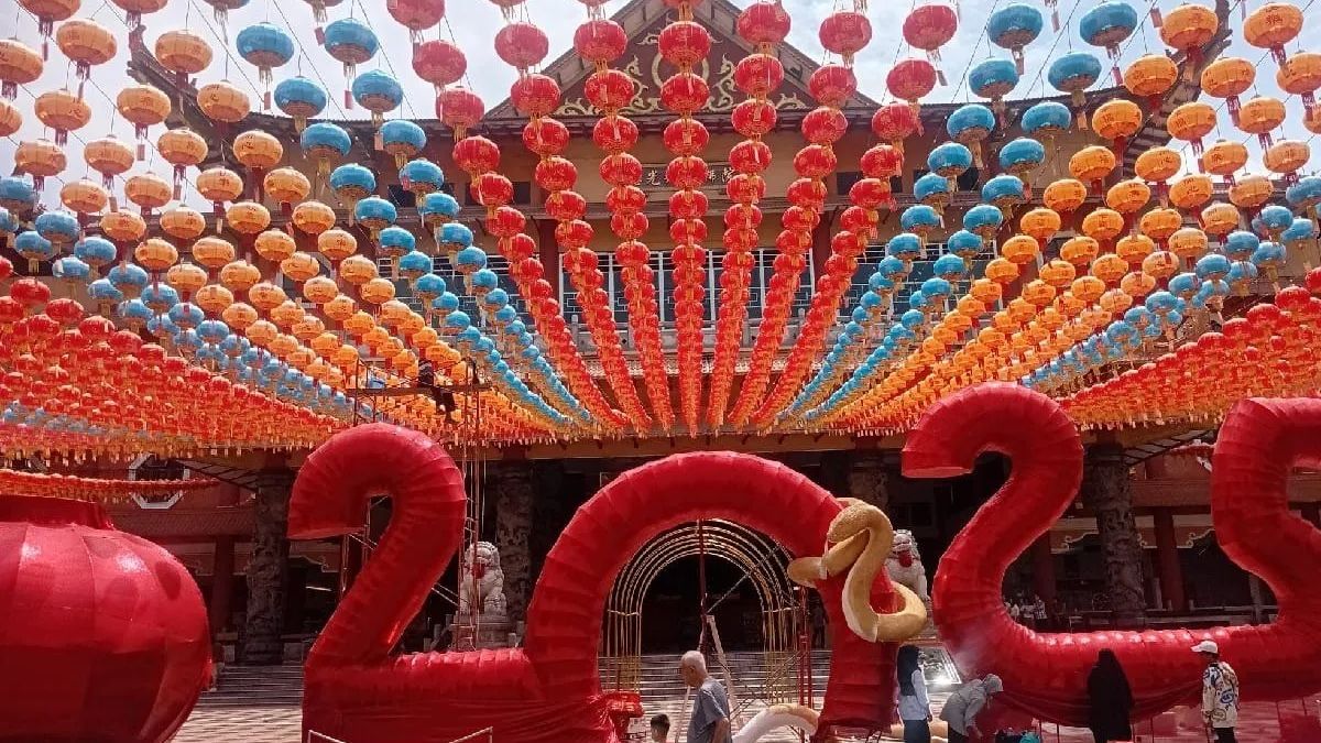 Wihara Maha Vihara Maitreya Semarakkan Imlek 2576 Kongzili dengan 3.000 Lampion