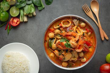 Mengapa Makanan Pedas Bisa Membuat Telinga Terasa Tuli? Simak Faktanya!