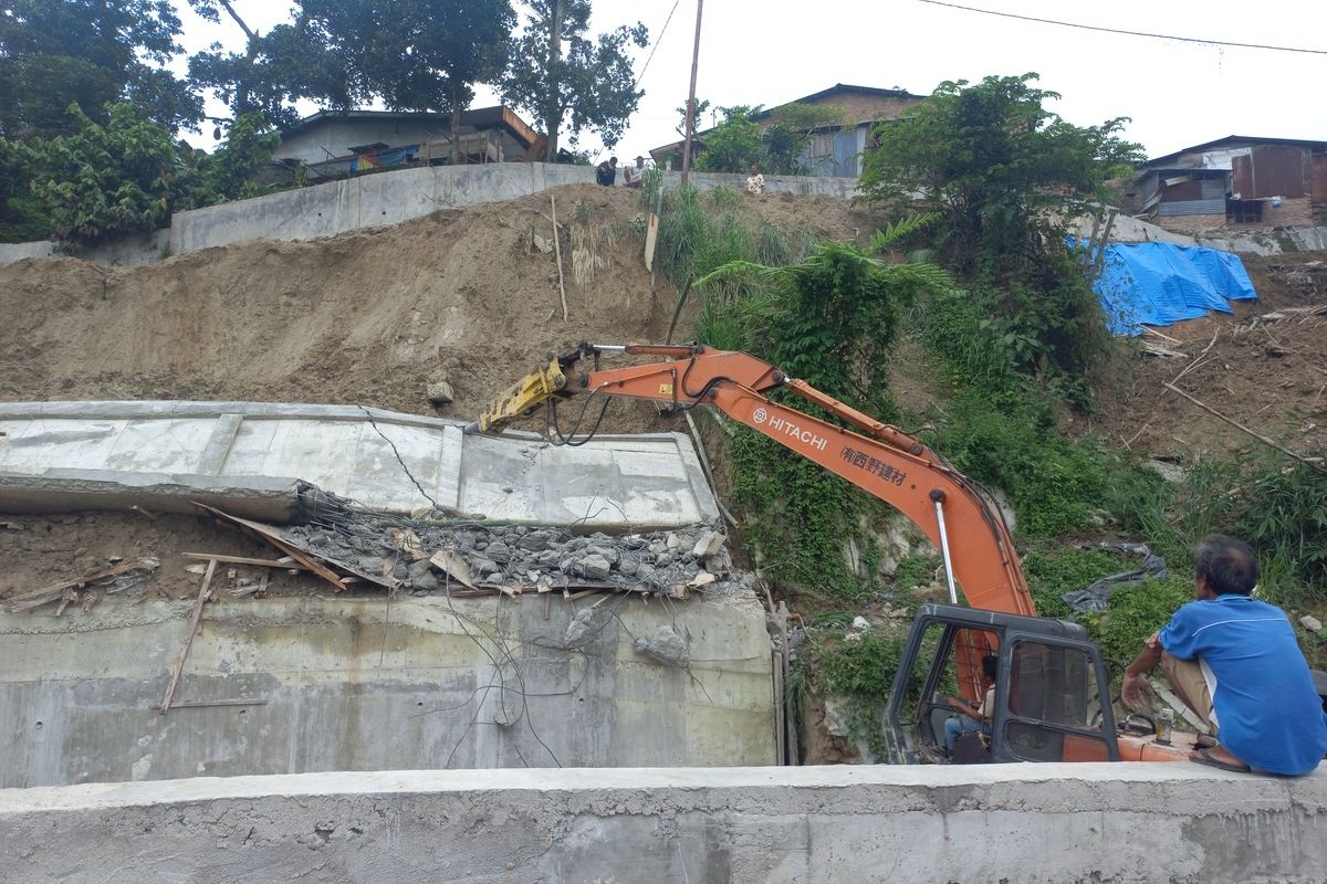 Tembok Penahan Tebing Rp 2,7 Miliar Ambruk di Sungai Bah Tongguran