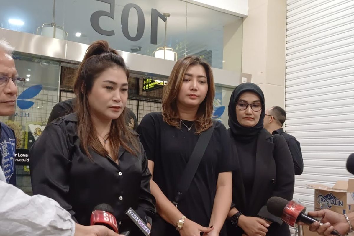 Pratiwi Noviyanthi Melayat ke Rumah Duka Alvin Lim, Mengungkapkan Permintaan Maaf dan Duka Cita