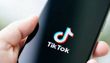 Tren "Hubungan Standar TikTok" Mengubah Persepsi Cinta di Era Digital