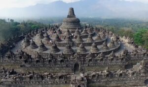 10 Tempat Bersejarah di Indonesia yang Wajib Dikunjungi, Penuh Nilai Sejarah dan Budaya
