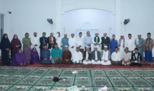 Pengurus Sajadah Fajar berfoto bersama.