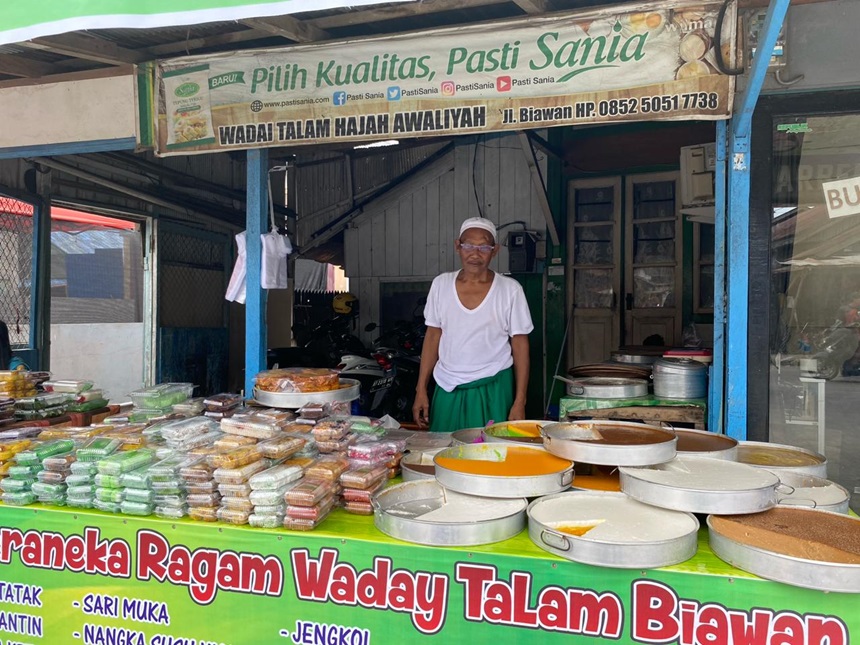 Aneka jajanan Kue Tradisional Hj Awaliyah di Jalan Biawan sangat terkenal dan rugi kalau nggak mampir