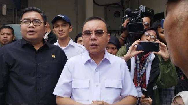 Wakil Ketua DPR RI Sufmi Dasco Ahmad usai meninjau pangkalan LPG 3 kg di Jakarta