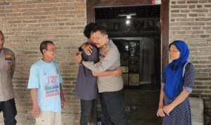 Polsek Tlogowungu saat mendatangi remaja dan adiknya setelah viral mencuri pisang di Pati