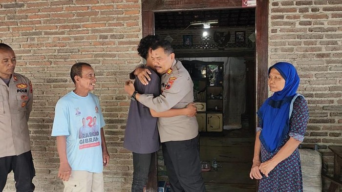 Polsek Tlogowungu saat mendatangi remaja dan adiknya setelah viral mencuri pisang di Pati