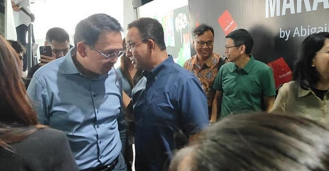 Anies dan Ahok berkemeja biru