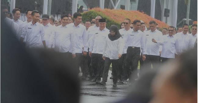 Kepala daerah terpilih melakukan gladi bersih pelantikan di lapangan Monumen Nasional (Monas), Jakarta