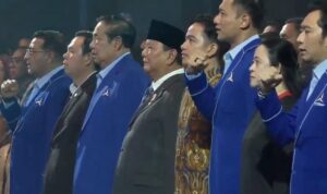 Ketua DPP PDI-P Puan Maharani dan Wapres Gibran Rakabuming Raka dalam Kongres Demokrat