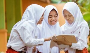 Ilustrasi siswa SD. Cek jadwal libur sekolah selama bulan Ramadhan 2025.