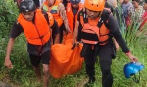 Basarnas Evakuasi Bocah 14 Tahun yang Hanyut di Sungai Katia Lakkut