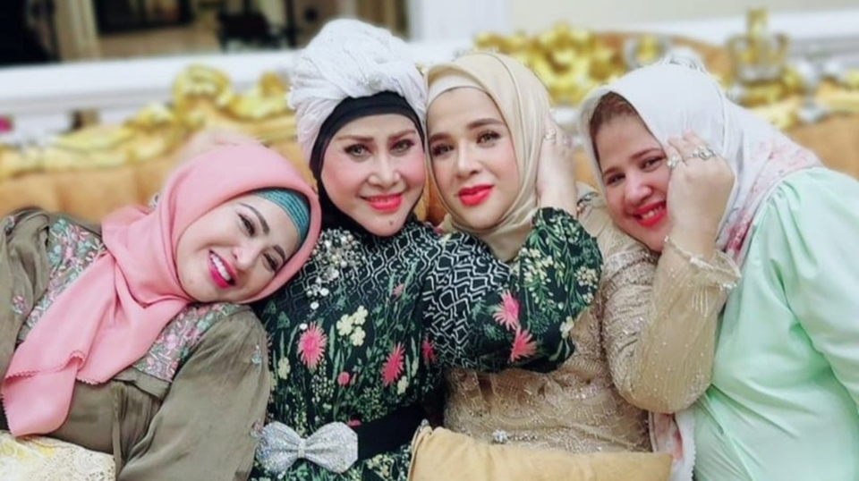 Elvy Sukaesih Berdamai dengan Putrinya Wirdha Sylvina Setelah Bertahun-tahun Berseteru