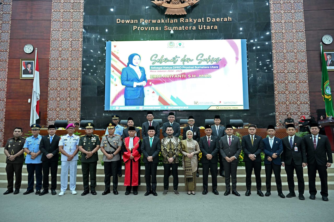 Pj. Gubernur Sumut, A. Fatoni menghadiri Rapat Paripurna DPRD Sumut dalam rangka Peresmian, Pengangkatan dan Pengucapan Sumpah / Janji Erni Ariyanti Sitorus sebagai Ketua DPRD Sumut masa jabatan 2024-2029 di Ruang Rapat Paripurna DPRD Sumut, Jalan Imam Bonjol, Medan.(Istimewa)