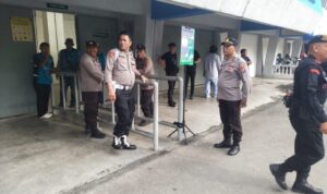 Personil kepolisian melakukan pengamanan.(Istimewa)