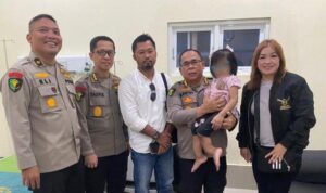 Kapolda Sumut Irjen Pol. Whisnu Hermawan Februanto membantu pengobatan bocah perempuan berinisial NN (10 tahun), di Kecamatan Lolowau, Nias Selatan yang viral karena diduga dianiaya keluarganya.