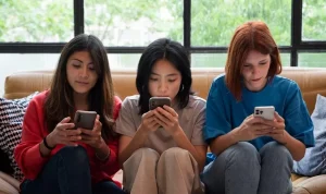 Kecanduan Gadget Bisa Sebabkan Masalah Kesehatan, Kenali Dampaknya dan Cara Mengatasinya