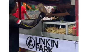 Linkin Park Jual Tahu Bulat Jelang Konser di Senayan