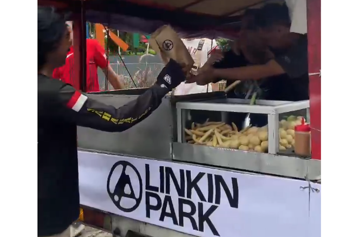 Linkin Park Jual Tahu Bulat Jelang Konser di Senayan